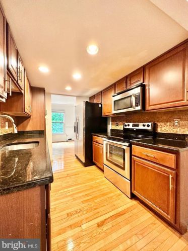 6269 Rathlin Dr, Springfield VA  22152-2170 exterior
