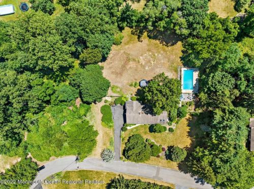 40 Beechwood Rd, Lincroft, NJ 07738-1101