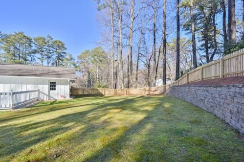 5830 Hilderbrand Dr, Atlanta GA  30328-5150 exterior