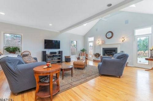 81 Old Boonton Rd, Parsippany, NJ 07834-2949