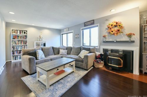 30 Currier Pl, Cheshire, CT 06410-1461