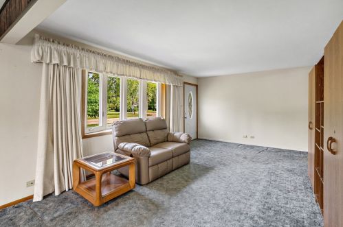 6806 Quincy St, Willowbrook IL  60527-5363 exterior