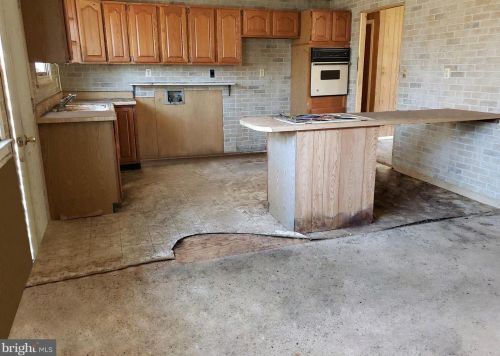 13 Crestview Dr, Harpers Ferry WV 25425-6148 exterior