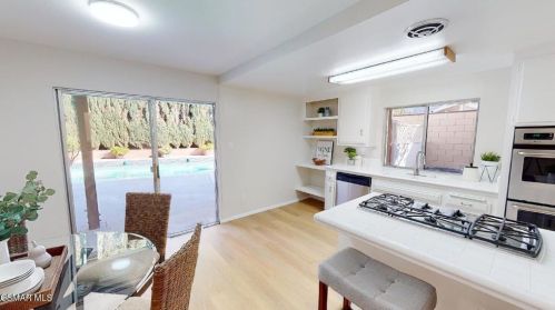 2007 Rhoda St, Simi Valley CA 93065-3539 exterior