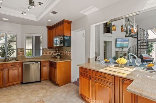 31 Del Perlatto, Irvine CA  92614-5359 exterior