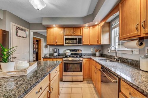 43 Stagecoach Cir, Milford, CT 06460-3778