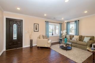 241 Oak Dr, Middlesex, NJ 08846-2360