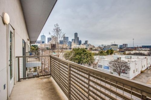 1111 Akard St, Dallas TX  75215-1020 exterior