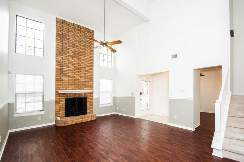 1921 Meadowview Ct, Carrollton, TX 75010-4048