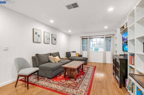 1194 Marigold Rd, Livermore, CA 94551-1318