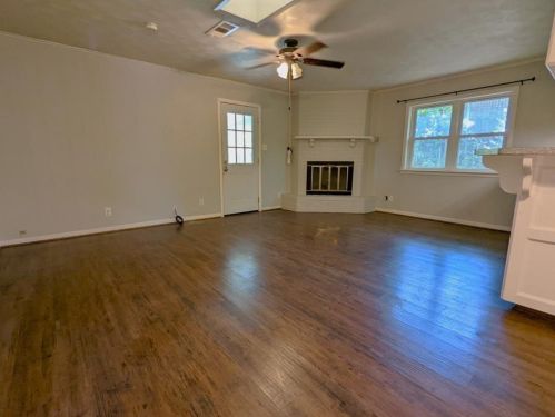 2013 Oaklawn Dr, Conroe, TX 77304-2129