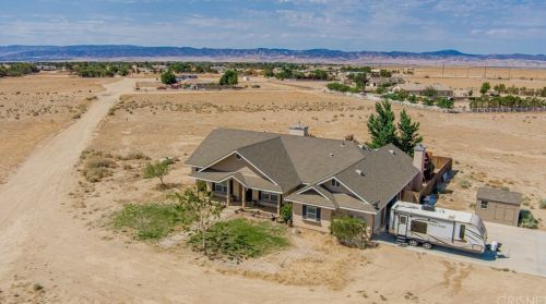 8710 Avenue, Lancaster, CA 93536-8784