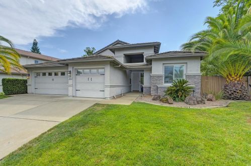 104 Rowberry Dr, Folsom, CA 95630-8450