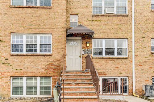 99 College Dr, Edison, NJ 08817-5985