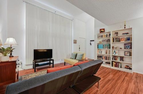 2124 Burton Dr, Austin, TX 78741-4161