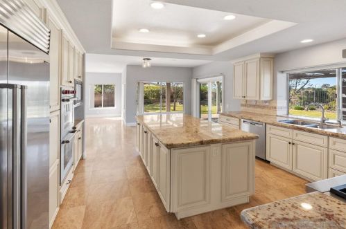 1597 Parkview Dr, Vista CA  92081-8750 exterior