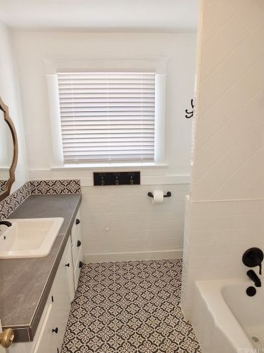 502 Claudina St, Anaheim CA  92805-2701 exterior