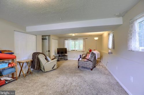 1501 Robert Rd, Lancaster PA  17601-5632 exterior