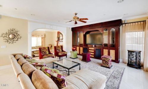 1958 Calafia St, Glendale CA  91208-2306 exterior
