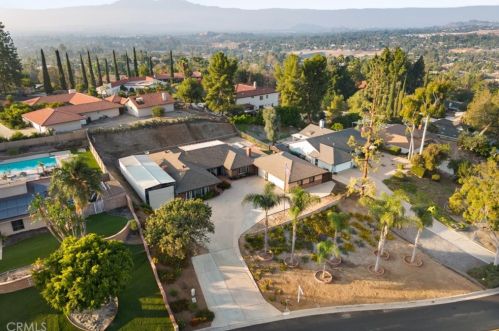 15645 Saddleback Rd, Riverside, CA 92506-5832