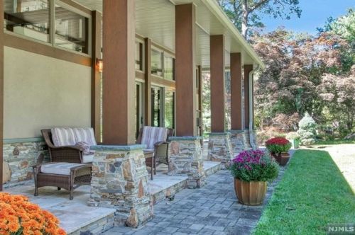 29 Donnybrook Dr, Demarest, NJ 07627-1006