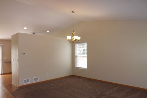 316 Tall Grass Dr, Alden, IL 60033-8300