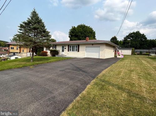 570 4th St, Three Churches, WV 26757-1219