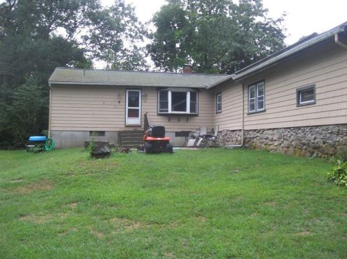 10 Lawton Foster Rd, Hopkinton, RI 02833-1112