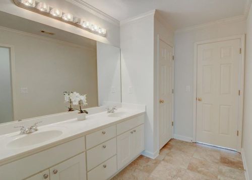 305 Hunting View Ct, Atlanta GA  30328-2779 exterior