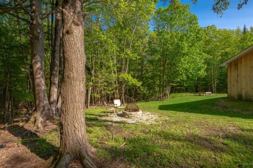 2 Youngs Ln, Freeport ME  04032-6261 exterior