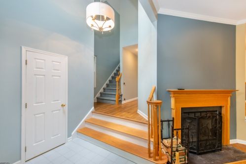 519 Faulkner Dr, Hackettstown, NJ 07840-1636
