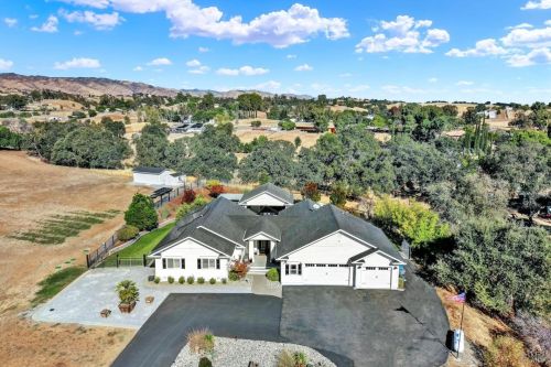 4163 Corinne Ct, Vacaville, CA 95688-9556