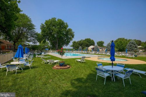 97 Valleybrook Dr, Lancaster PA  17601-4612 exterior