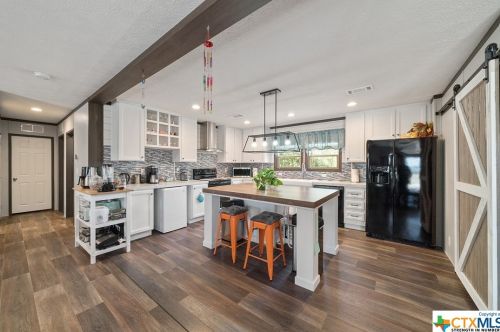 9780 Rebecca Crk Rd, Spring Branch TX 78070-4847 exterior