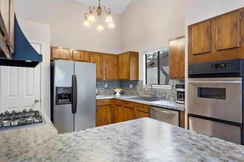 3904 Beaconsdale Dr, Austin TX  78727-2956 exterior