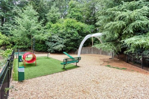 795 Hammond Dr, Atlanta GA  30328-5517 exterior