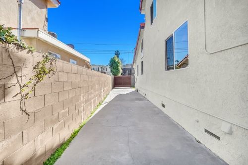 15751 Morrison St, Van Nuys CA  91436-1543 exterior