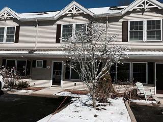 20 Fountain Dr, Westerly, RI 02891-3037