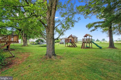 1464 Whispering Spg Dr, York PA 17408-8209 exterior