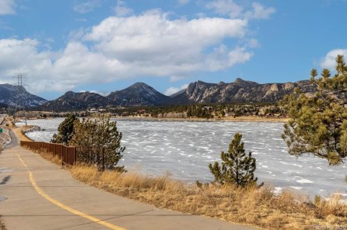 2041 Fish Creek Rd, Estes Park CO 80517-6925 exterior