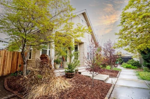 2417 England St, Chico, CA 95928-9441
