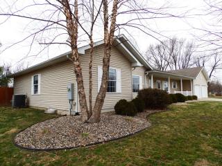 2 Quail Ridge Dr, Pittsfield, IL 62363-1976