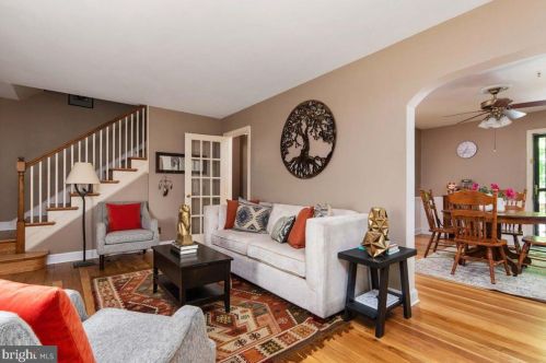 1517 Forest Glen Rd, Silver Spring MD 20910-1122 exterior