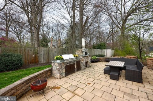 3 Twin Oaks Holw, Lancaster PA  17601-2234 exterior