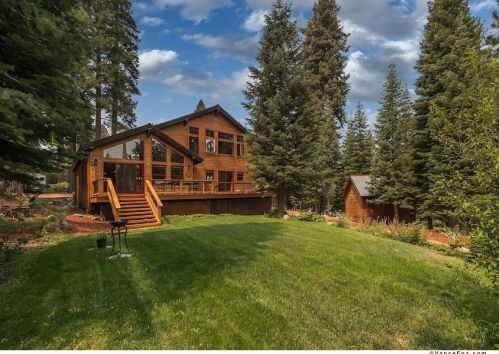 10865 Pine Cone Dr, Truckee CA  96161-3154 exterior