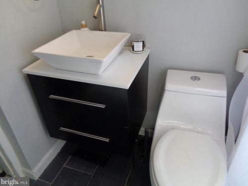 6306 10th St, Philadelphia PA 19133-1511 exterior