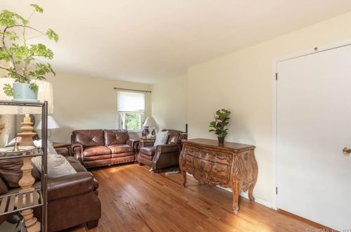 33 Camelot Dr, Upper Stepney CT  06468-2004 exterior