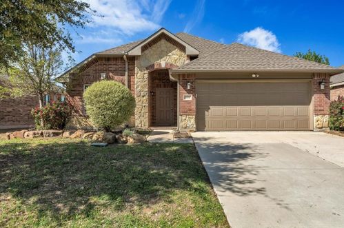 404 Sandy Creek Dr, Fort Worth TX  76131-3966 exterior