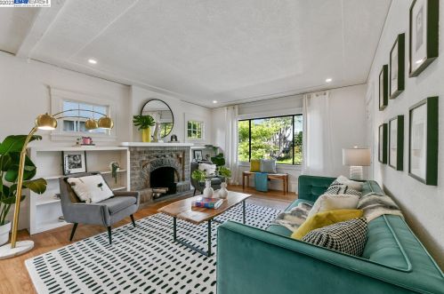 2333 Valley St, Berkeley, CA 94702-2133