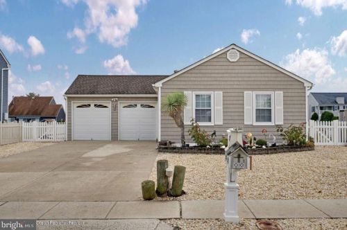 59 Wind Jammer Ct, Berkeley Township, NJ 08721-1412